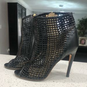 Ankle boot heel style